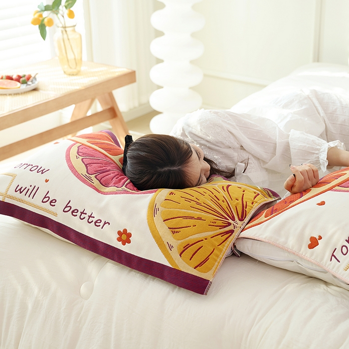 91家纺网 家纺一手货源 找家纺 朴尔家纺-毛巾被2025新款全棉加厚八层纱布大版花萌宠絮花系列枕巾 快乐柠檬52*78一对