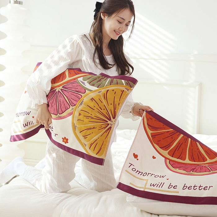 91家纺网 家纺一手货源 找家纺 朴尔家纺-毛巾被2025新款全棉加厚八层纱布大版花萌宠絮花系列枕巾 快乐柠檬52*78一对