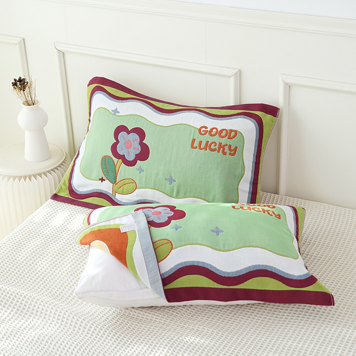 91家纺网 家纺一手货源 找家纺 朴尔家纺-毛巾被2025新款全棉加厚八层纱布大版花萌宠絮花系列枕巾 盛开好运52*78一对