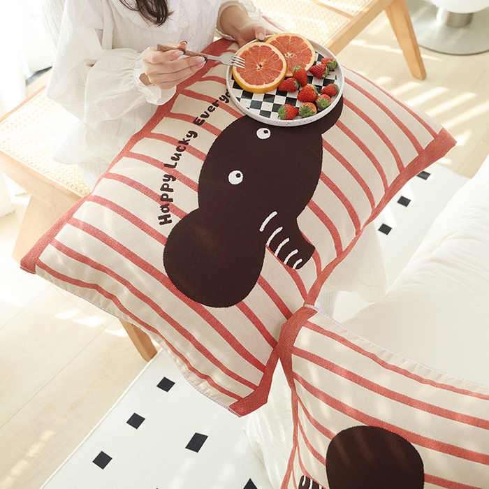 91家纺网 家纺一手货源 找家纺 朴尔家纺-毛巾被2025新款全棉加厚八层纱布大版花萌宠絮花系列枕巾 幸运萌象52*78一对