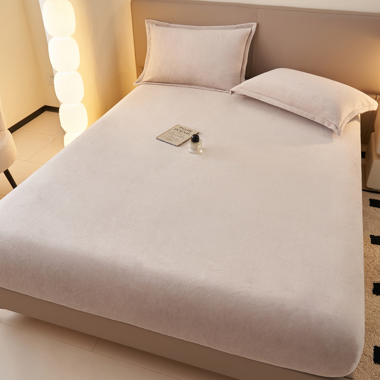 91家纺网 家纺一手货源 找家纺 简爱 2025新款纯色牛奶绒单床笠 灰色