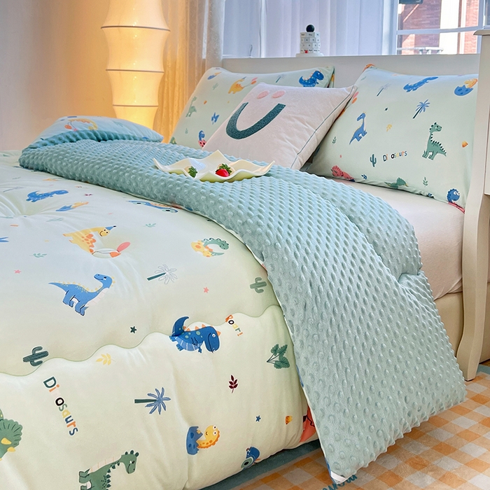 91家纺网 家纺一手货源 找家纺 天瑜家纺 2025新款针织棉豆豆绒大豆被冬被被子被芯 恐龙乐园绿