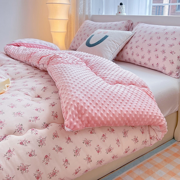 91家纺网 家纺一手货源 找家纺 天瑜家纺 2025新款针织棉豆豆绒大豆被冬被被子被芯 小花粉