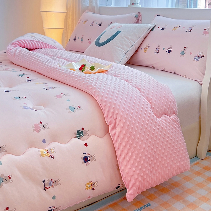 91家纺网 家纺一手货源 找家纺 天瑜家纺 2025新款针织棉豆豆绒大豆被冬被被子被芯 小兔子粉