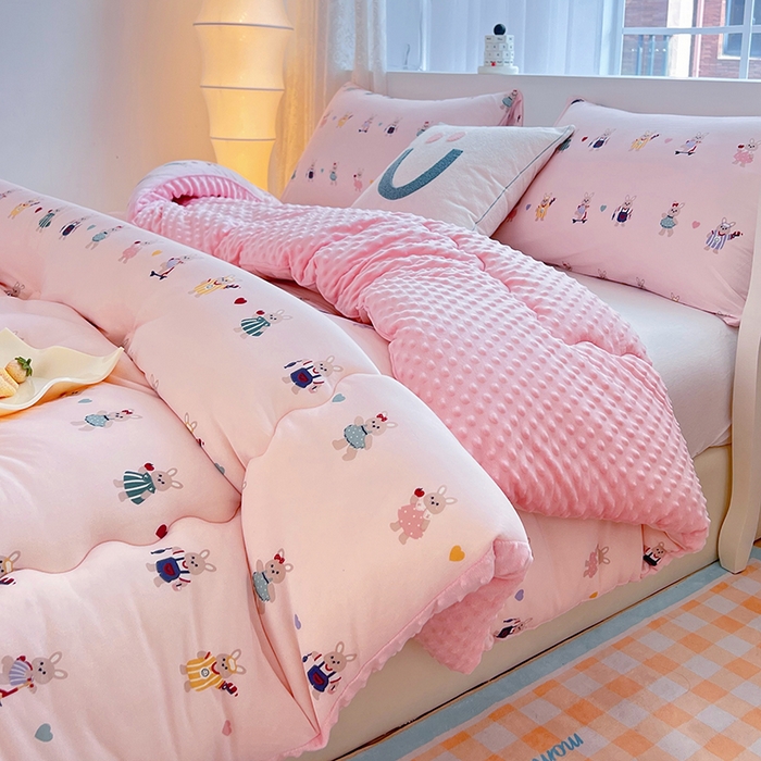 91家纺网 家纺一手货源 找家纺 天瑜家纺 2025新款针织棉豆豆绒大豆被冬被被子被芯 小兔子粉