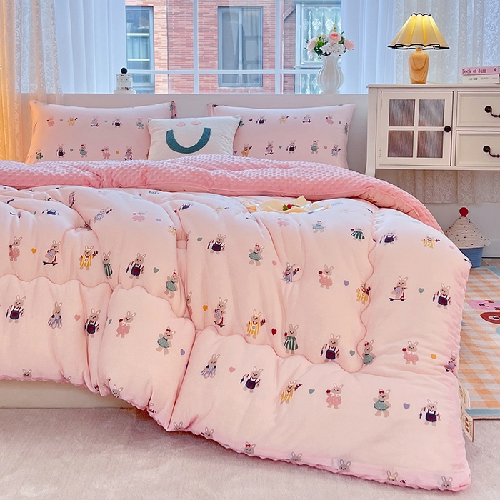 91家纺网 家纺一手货源 找家纺 天瑜家纺 2025新款针织棉豆豆绒大豆被冬被被子被芯 小兔子粉