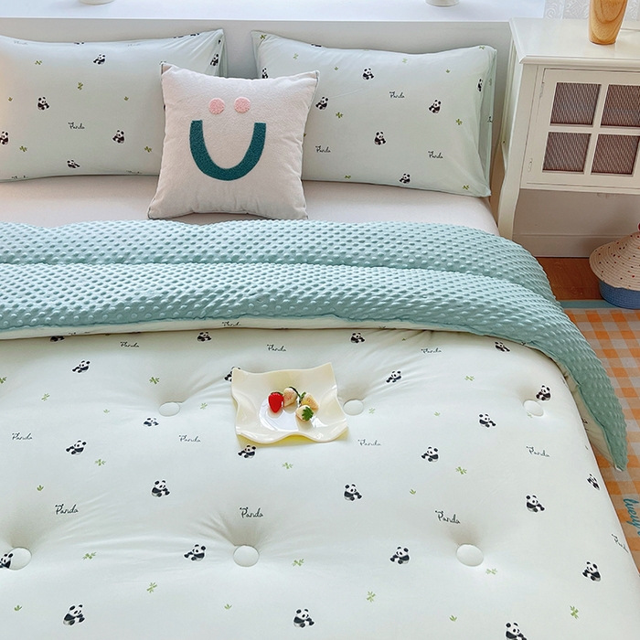 91家纺网 家纺一手货源 找家纺 天瑜家纺 2025新款针织棉豆豆绒大豆被冬被被子被芯 熊猫绿