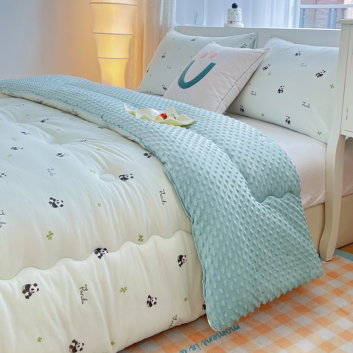 91家纺网 家纺一手货源 找家纺 天瑜家纺 2025新款针织棉豆豆绒大豆被冬被被子被芯 熊猫绿