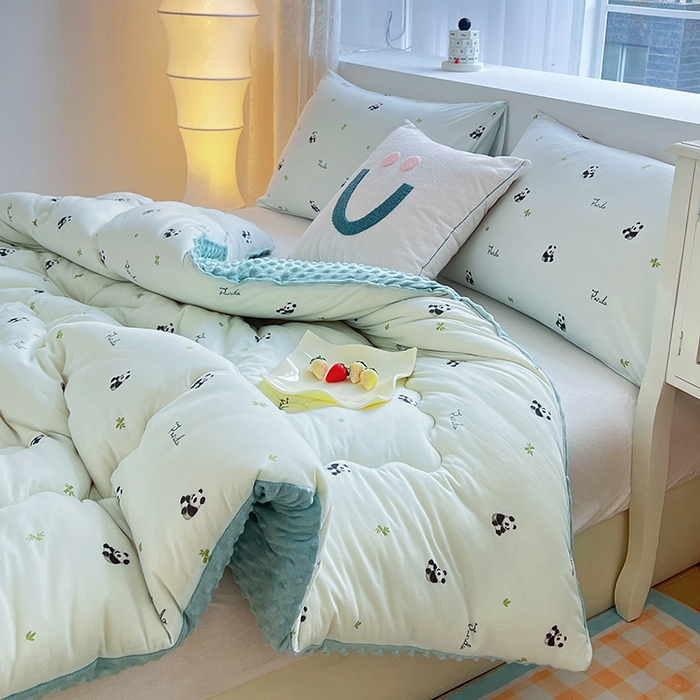 91家纺网 家纺一手货源 找家纺 天瑜家纺 2025新款针织棉豆豆绒大豆被冬被被子被芯 熊猫绿