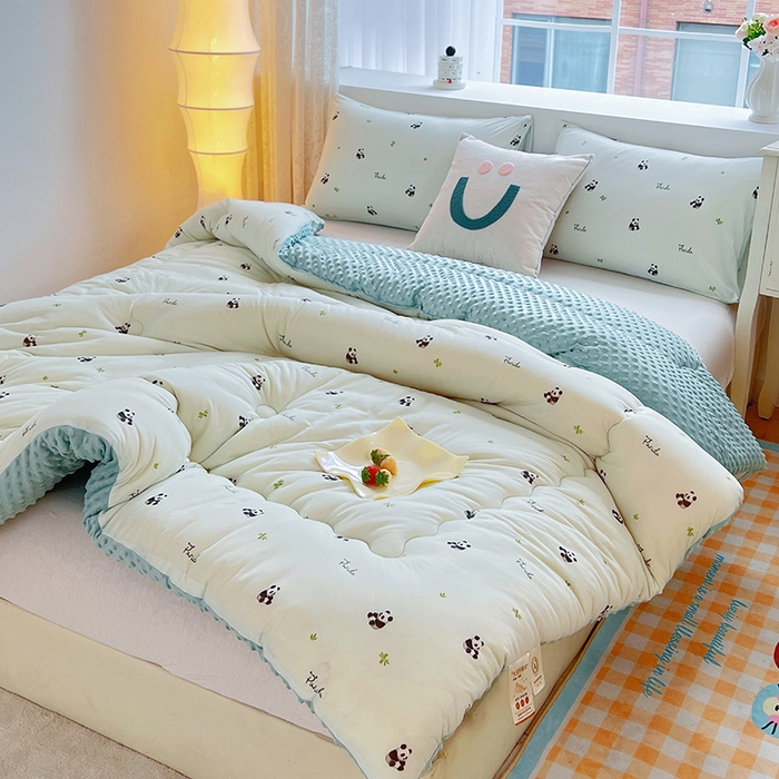 91家纺网 家纺一手货源 找家纺 天瑜家纺 2025新款针织棉豆豆绒大豆被冬被被子被芯 熊猫绿