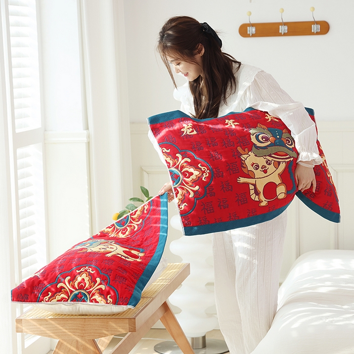 91家纺网 家纺一手货源 找家纺 （总）朴尔家纺-毛巾被2025新款全棉加厚八层纱布喜庆民族风婚庆系列枕巾