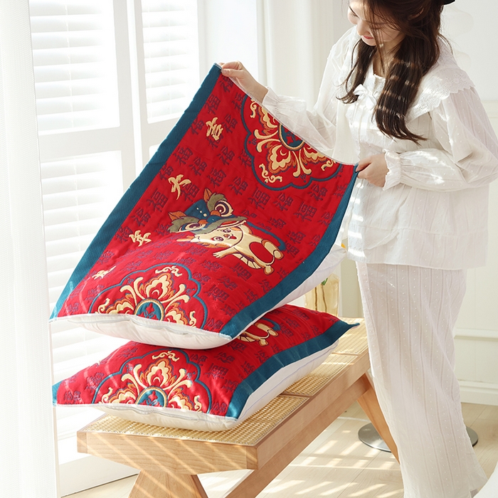 91家纺网 家纺一手货源 找家纺 （总）朴尔家纺-毛巾被2025新款全棉加厚八层纱布喜庆民族风婚庆系列枕巾