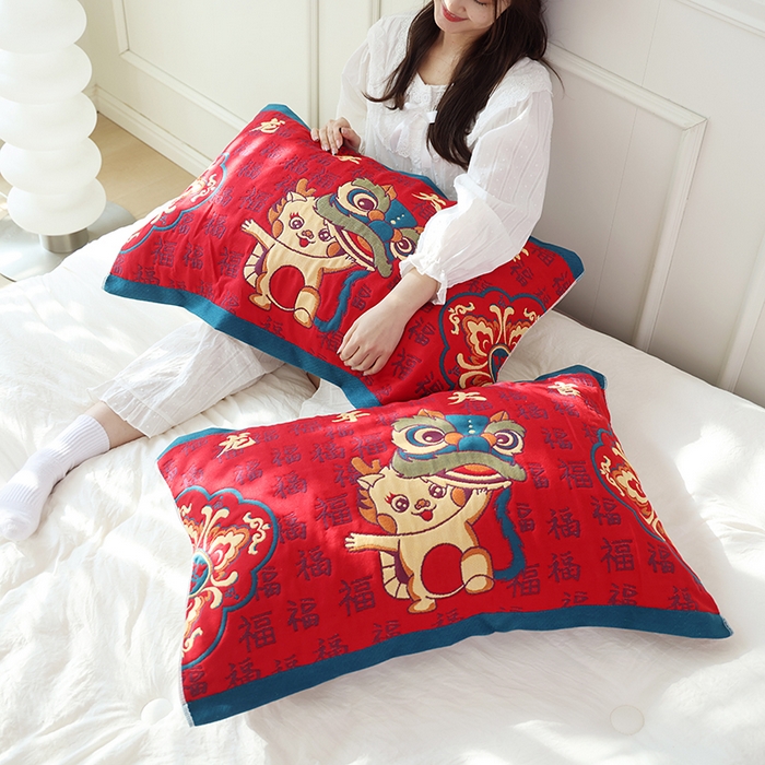 91家纺网 家纺一手货源 找家纺 （总）朴尔家纺-毛巾被2025新款全棉加厚八层纱布喜庆民族风婚庆系列枕巾