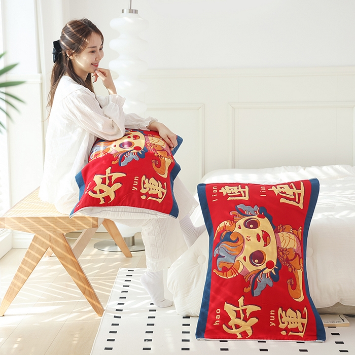 91家纺网 家纺一手货源 找家纺 朴尔家纺-毛巾被2025新款全棉加厚八层纱布喜庆民族风婚庆系列枕巾 好运连连 52x78cm枕巾一对