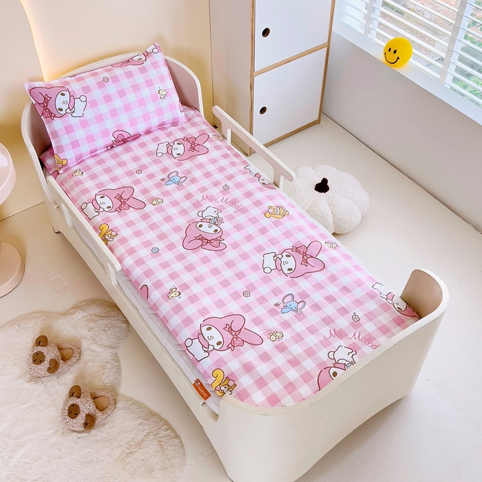 91家纺网 家纺一手货源 找家纺 吉咪兔 2025新款正版三丽鸥库洛米美乐蒂幼儿园被子三件套纯棉被褥六件套午睡粉格美乐蒂