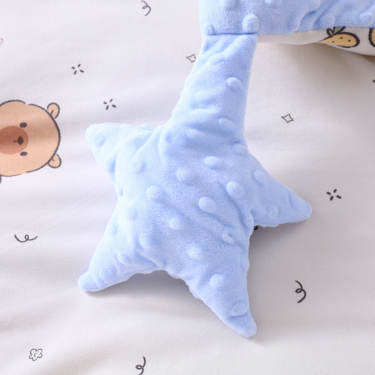 91家纺网 家纺一手货源 找家纺 肖恩毯业 2025秋冬小海星款针织棉宝宝绒豆豆被 卡皮巴拉