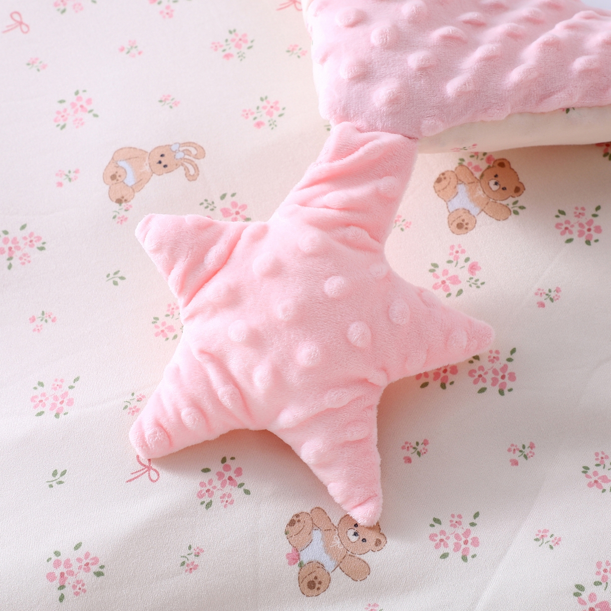 91家纺网 家纺一手货源 找家纺 肖恩毯业 2025秋冬小海星款针织棉宝宝绒豆豆被 小熊苏薇