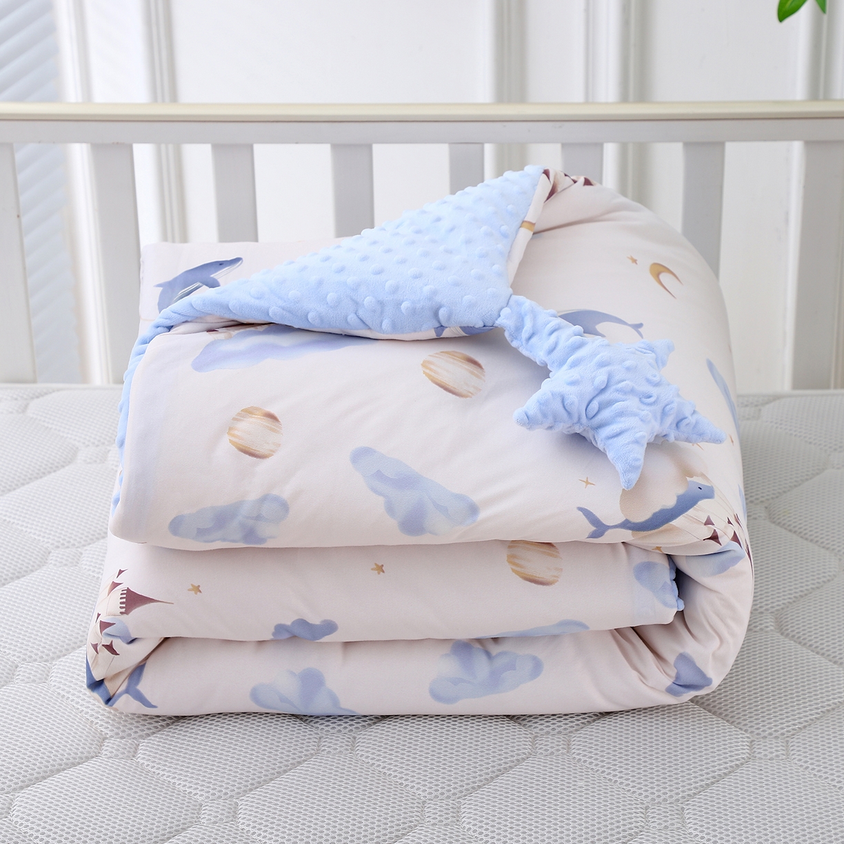 91家纺网 家纺一手货源 找家纺 肖恩毯业 2025秋冬小海星款针织棉宝宝绒豆豆被 云鲸伴眠