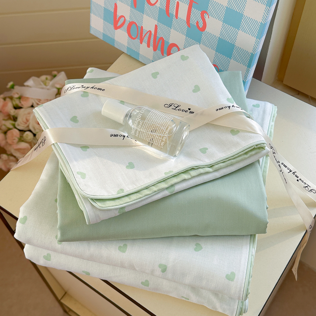 91家纺网 家纺一手货源 找家纺 麦伦家居 2025新品嵌绳款全棉双层纱四件套 爱心-浅绿