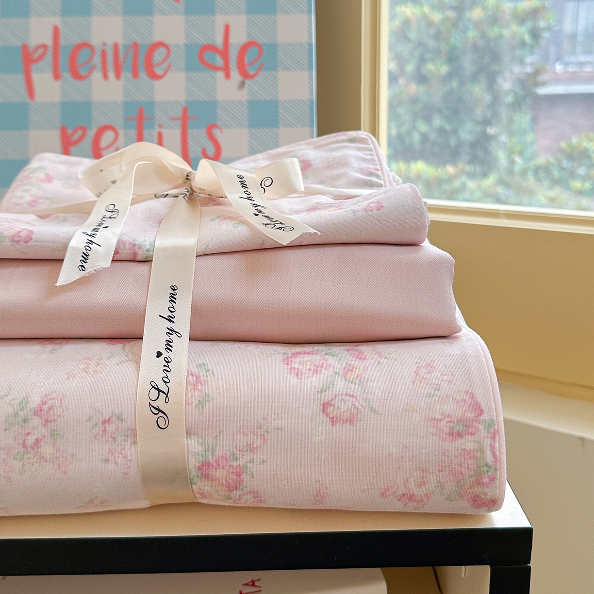 91家纺网 家纺一手货源 找家纺 麦伦家居 2025新品嵌绳款全棉双层纱四件套 嵌绳款-花之晓粉