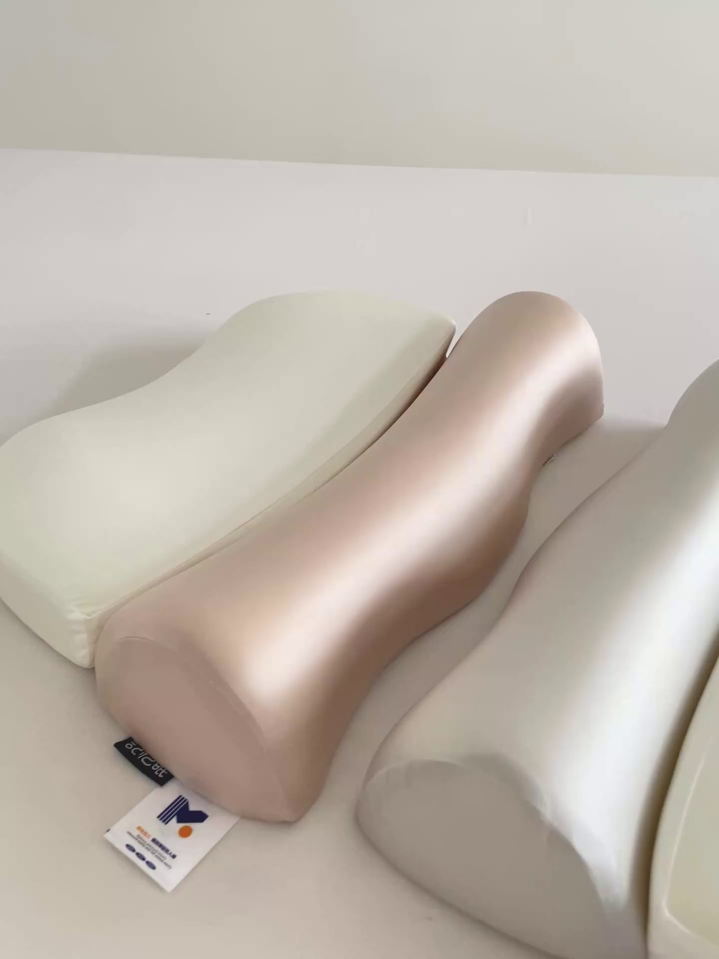 91家纺网 家纺一手货源 找家纺 （总）靓星家纺 2025新款牵引记忆枕芯锦氨透气凉感零压深睡记忆牵引按摩枕芯枕头