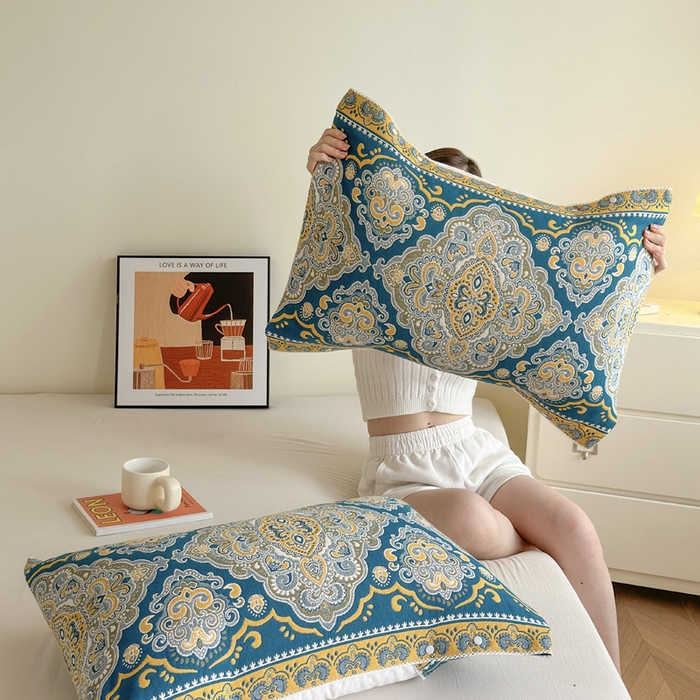 91家纺网 家纺一手货源 找家纺 朴尔家纺-毛巾被2025新款半包可调节暗扣魔术全棉三层纱布枕巾 大马士革纹-蓝黄