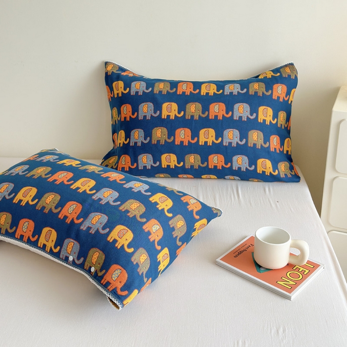 91家纺网 家纺一手货源 找家纺 朴尔家纺-毛巾被2025新款半包可调节暗扣魔术全棉三层纱布枕巾 多彩小象-蓝黄