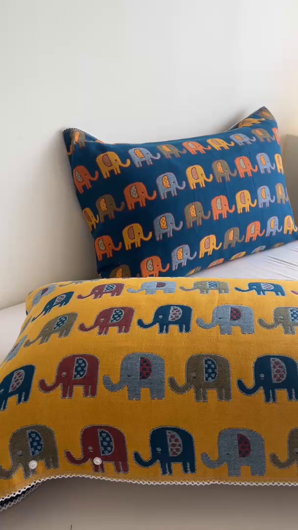 91家纺网 家纺一手货源 找家纺 朴尔家纺-毛巾被2025新款半包可调节暗扣魔术全棉三层纱布枕巾 多彩小象-蓝黄