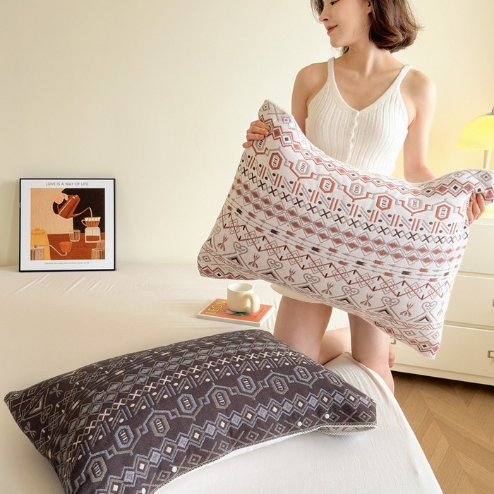 91家纺网 家纺一手货源 找家纺 朴尔家纺-毛巾被2025新款半包可调节暗扣魔术全棉三层纱布枕巾 玛雅岩纹-白棕