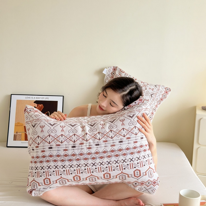 91家纺网 家纺一手货源 找家纺 朴尔家纺-毛巾被2025新款半包可调节暗扣魔术全棉三层纱布枕巾 玛雅岩纹-白棕