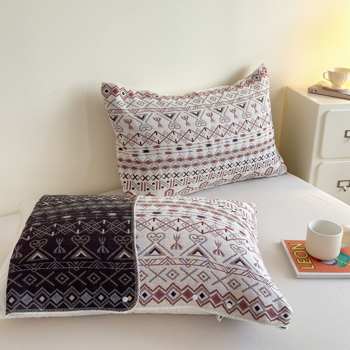 91家纺网 家纺一手货源 找家纺 朴尔家纺-毛巾被2025新款半包可调节暗扣魔术全棉三层纱布枕巾 玛雅岩纹-白棕