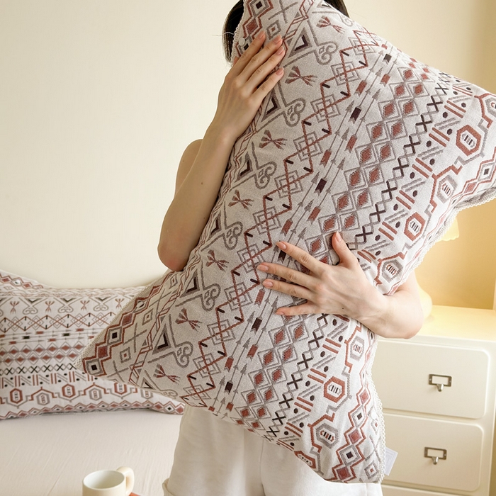 91家纺网 家纺一手货源 找家纺 朴尔家纺-毛巾被2025新款半包可调节暗扣魔术全棉三层纱布枕巾 玛雅岩纹-白棕