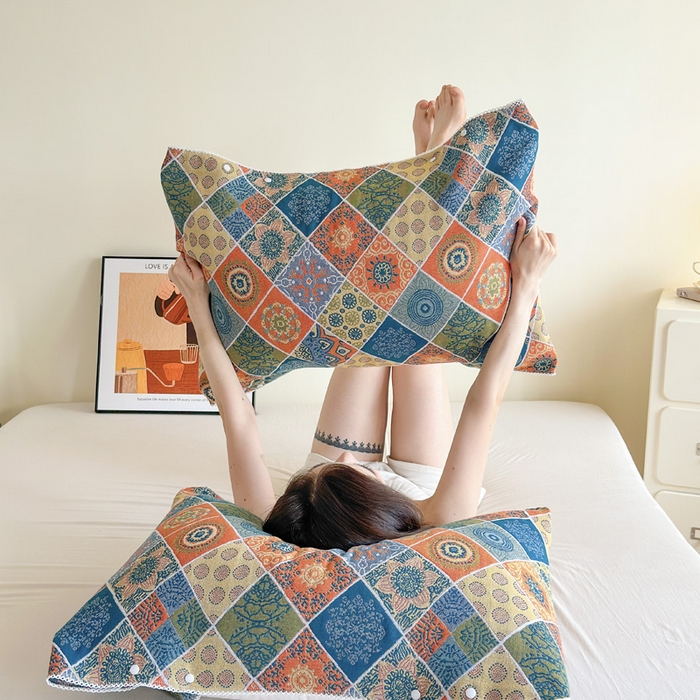 91家纺网 家纺一手货源 找家纺 朴尔家纺-毛巾被2025新款半包可调节暗扣魔术全棉三层纱布枕巾 欧式卷草纹