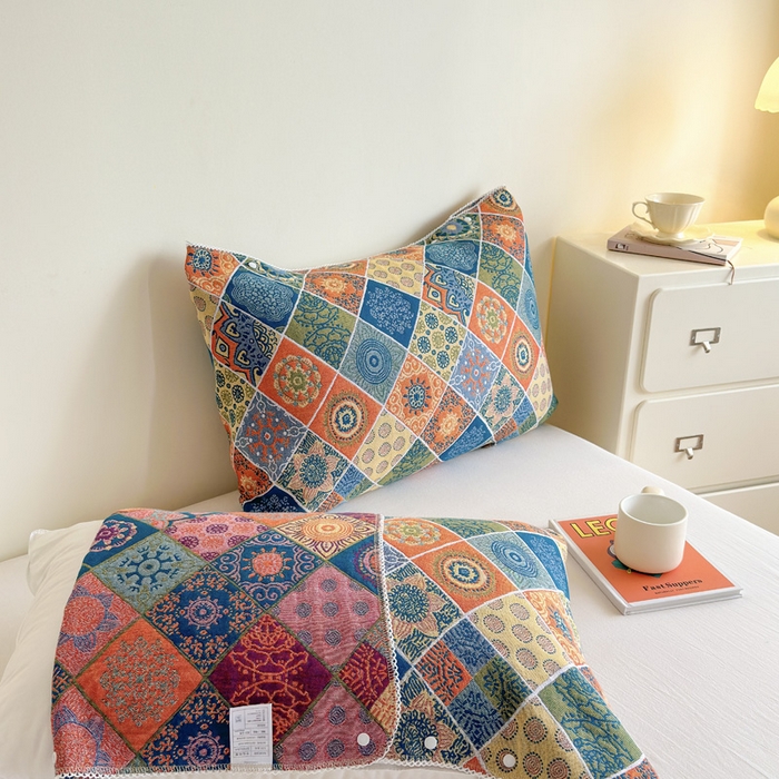 91家纺网 家纺一手货源 找家纺 朴尔家纺-毛巾被2025新款半包可调节暗扣魔术全棉三层纱布枕巾 欧式卷草纹