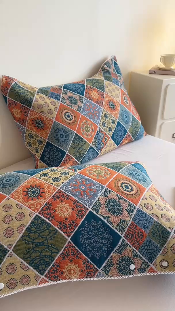 91家纺网 家纺一手货源 找家纺 朴尔家纺-毛巾被2025新款半包可调节暗扣魔术全棉三层纱布枕巾 欧式卷草纹