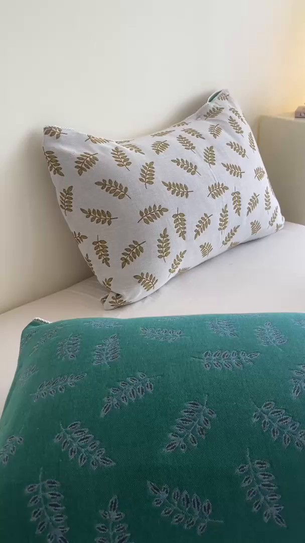 91家纺网 家纺一手货源 找家纺 朴尔家纺-毛巾被2025新款半包可调节暗扣魔术全棉三层纱布枕巾 朴素树叶