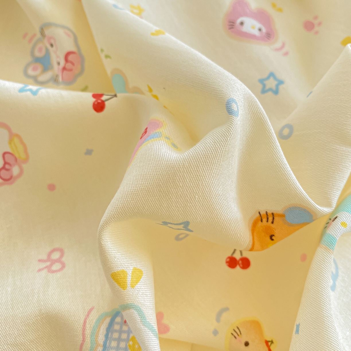 91家纺网 家纺一手货源 找家纺 黑马家居 2025新款13070全棉田园小清新单品被套系列 凯蒂猫