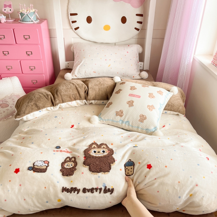 91家纺网 家纺一手货源 找家纺 （总）川悦生活 2025新款牛奶绒绣花LB四件套-小床