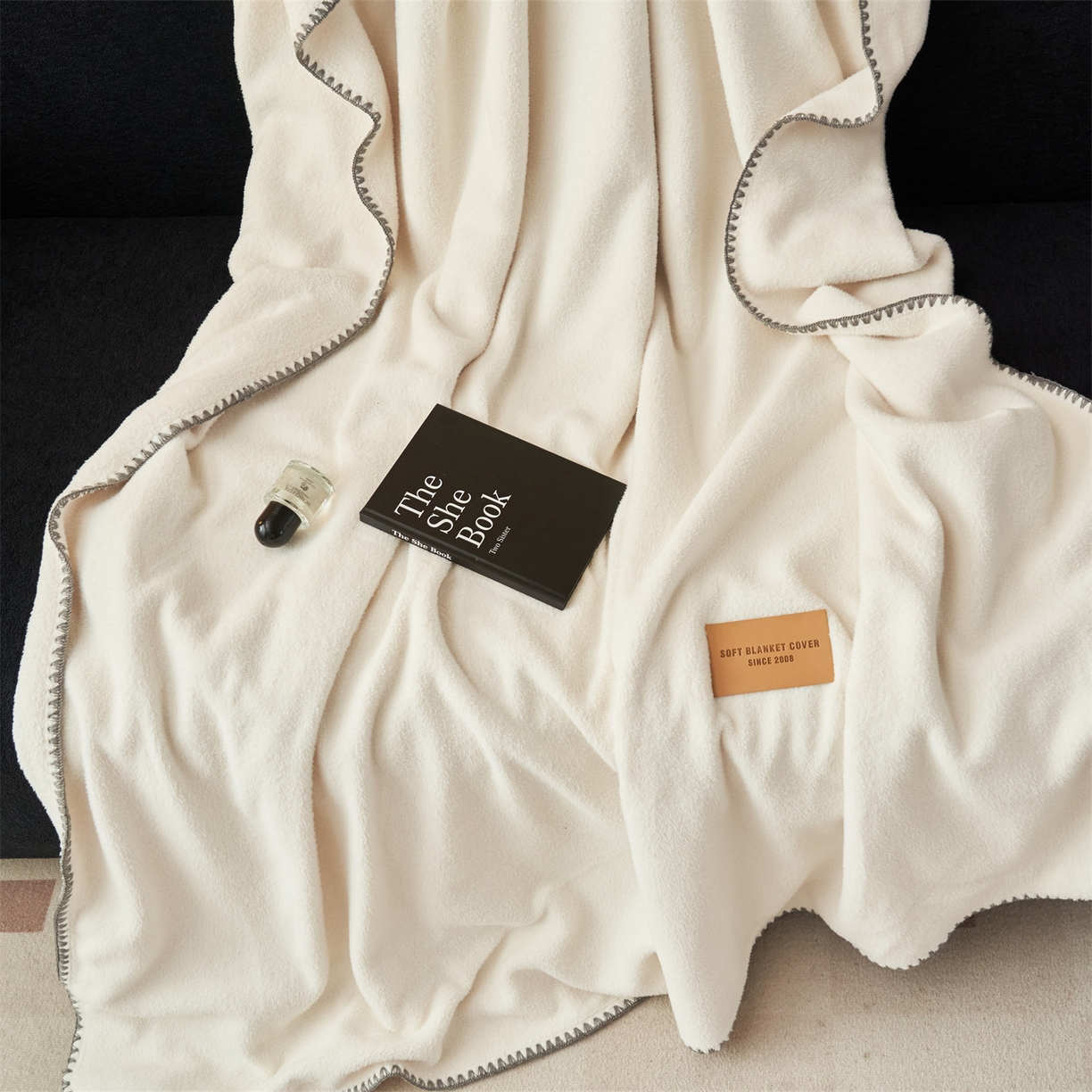 91家纺网 家纺一手货源 找家纺 （总）莱家富 2025新款四季毯羊驼绒三角针边毛毯午睡沙发盖毯子空调毯双层毯