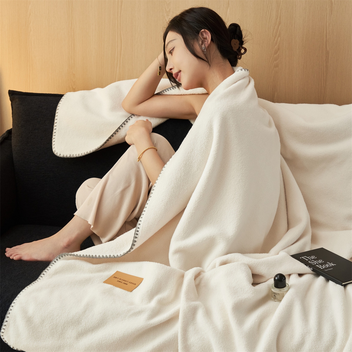 91家纺网 家纺一手货源 找家纺 莱家富 2026新款四季毯羊驼绒三角针边毛毯午睡沙发盖毯空调毯加厚500克双层毯 羊驼绒-白