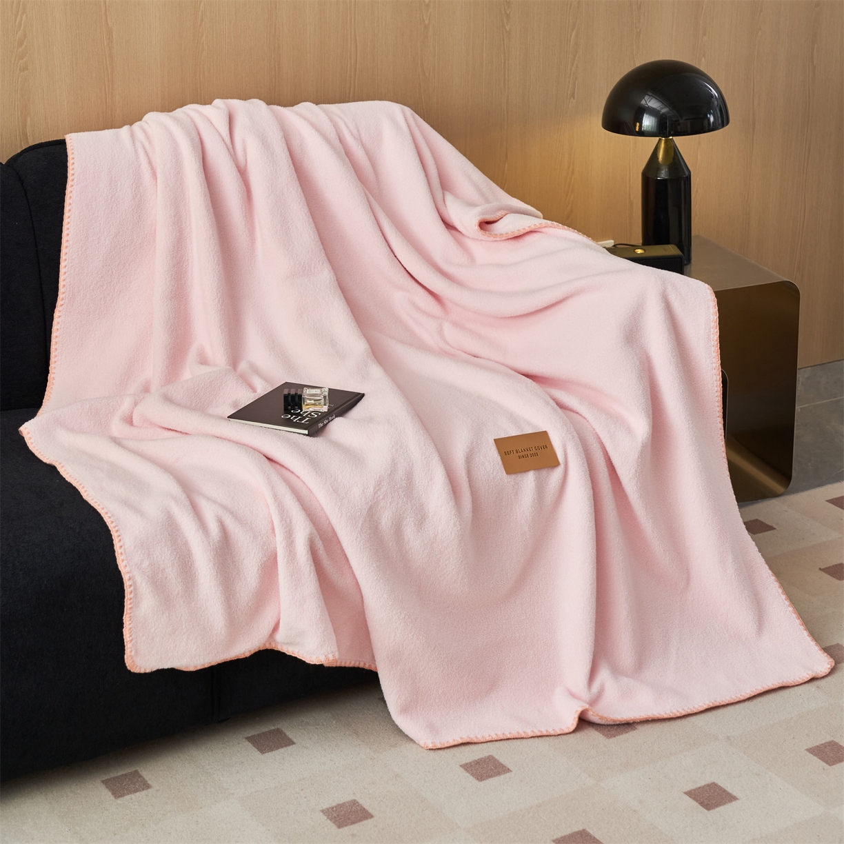 91家纺网 家纺一手货源 找家纺 莱家富 2026新款四季毯羊驼绒三角针边毛毯午睡沙发盖毯空调毯加厚500克双层毯 羊驼绒-粉