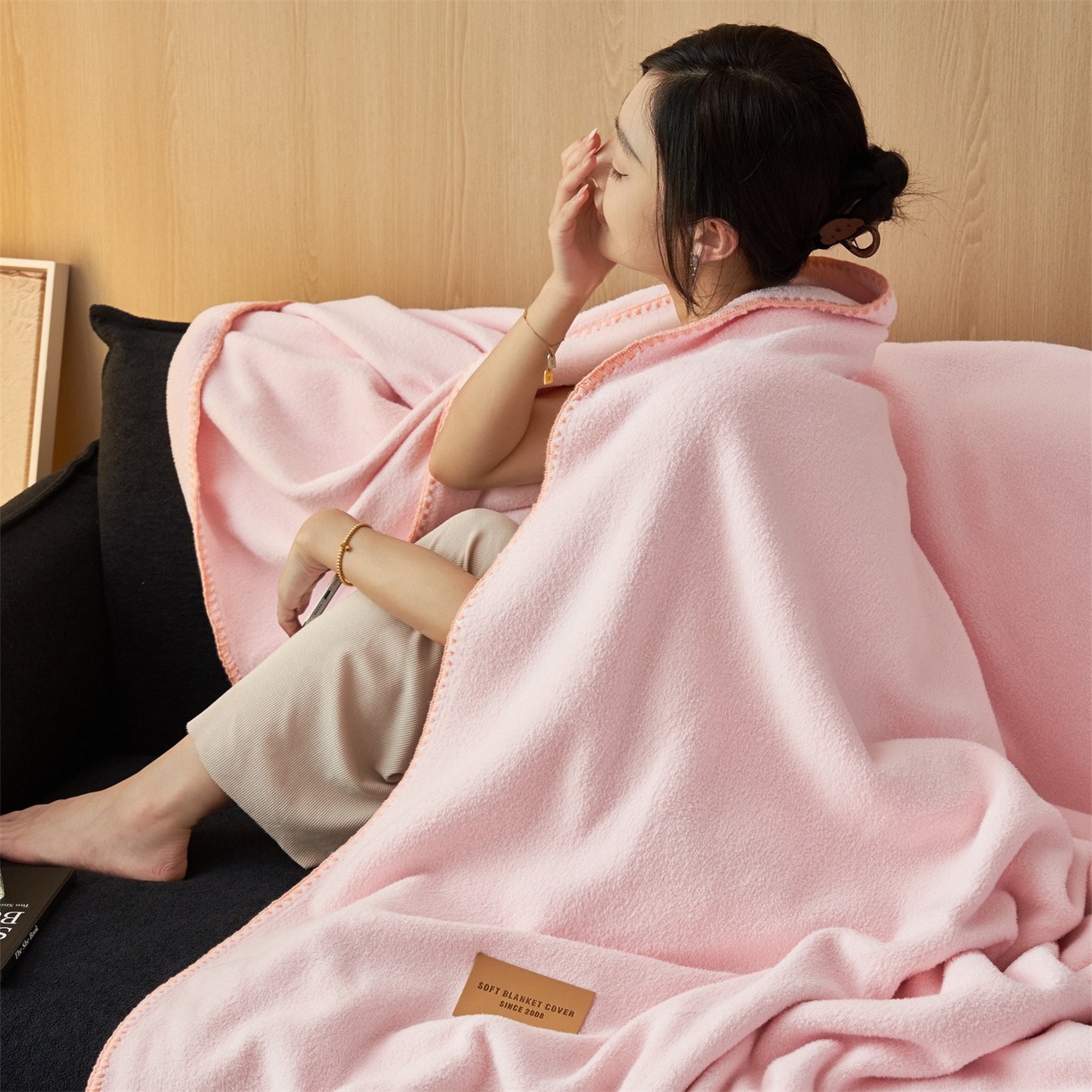 91家纺网 家纺一手货源 找家纺 莱家富 2026新款四季毯羊驼绒三角针边毛毯午睡沙发盖毯空调毯加厚500克双层毯 羊驼绒-粉