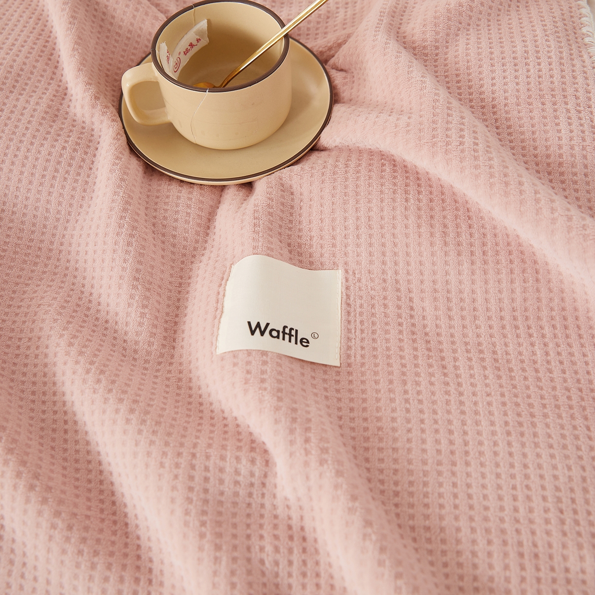 91家纺网 家纺一手货源 找家纺 莱家富 2026新款跨境A类华夫格牛奶绒双面毛毯轻奢休闲盖毯子多功能午睡办公室用毯 粉色