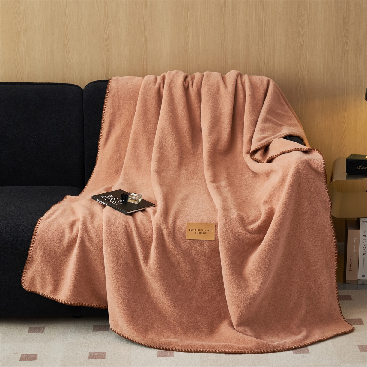 91家纺网 家纺一手货源 找家纺 莱家富 2026新款四季毯羊驼绒三角针边毛毯午睡沙发盖毯空调毯加厚500克双层毯 羊驼绒-焦糖