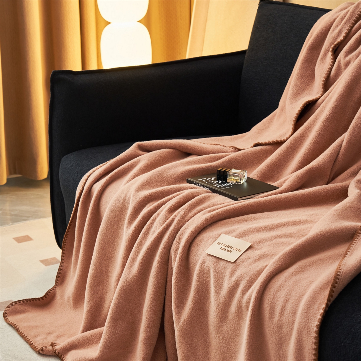 91家纺网 家纺一手货源 找家纺 莱家富 2026新款四季毯羊驼绒三角针边毛毯午睡沙发盖毯空调毯加厚500克双层毯 羊驼绒-焦糖