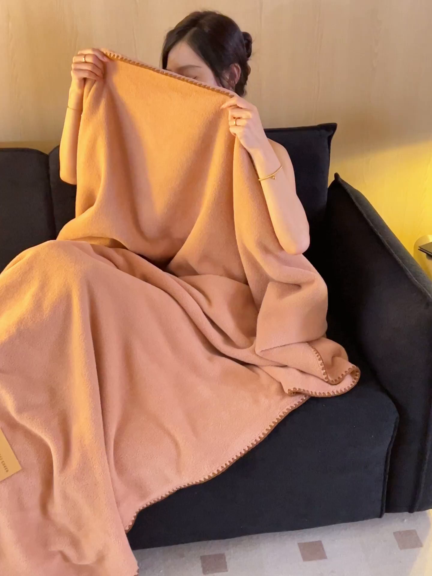 91家纺网 家纺一手货源 找家纺 莱家富 2026新款四季毯羊驼绒三角针边毛毯午睡沙发盖毯空调毯加厚500克双层毯 羊驼绒-焦糖