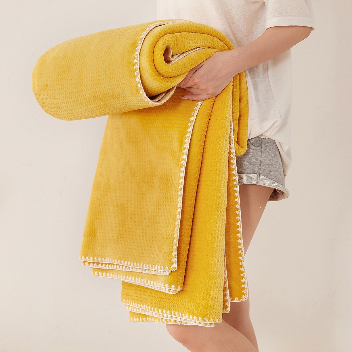 91家纺网 家纺一手货源 找家纺 莱家富 2026新款跨境A类华夫格牛奶绒双面毛毯轻奢休闲盖毯子多功能午睡办公室用毯 黄色