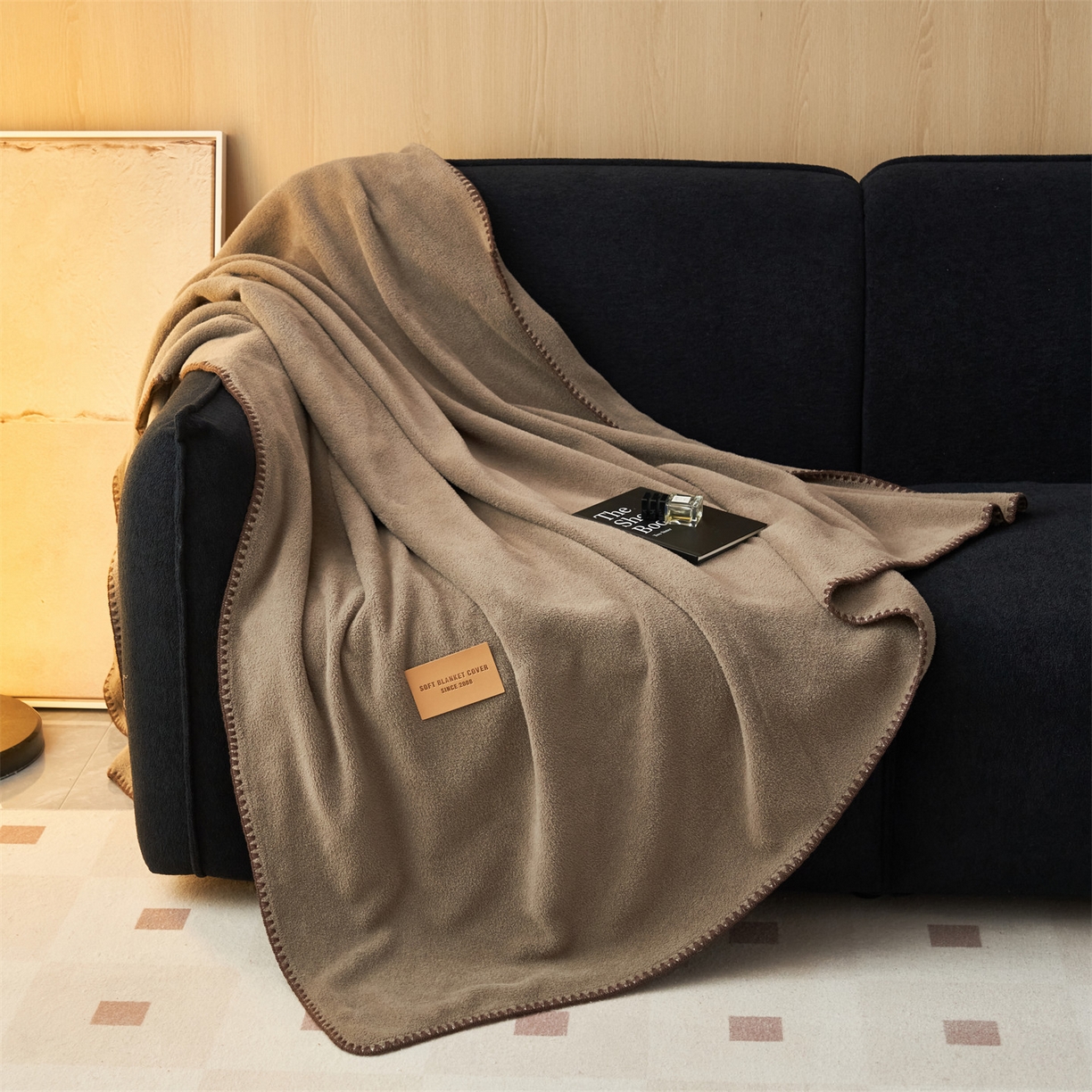 91家纺网 家纺一手货源 找家纺 莱家富 2026新款四季毯羊驼绒三角针边毛毯午睡沙发盖毯空调毯加厚500克双层毯 羊驼绒-咖