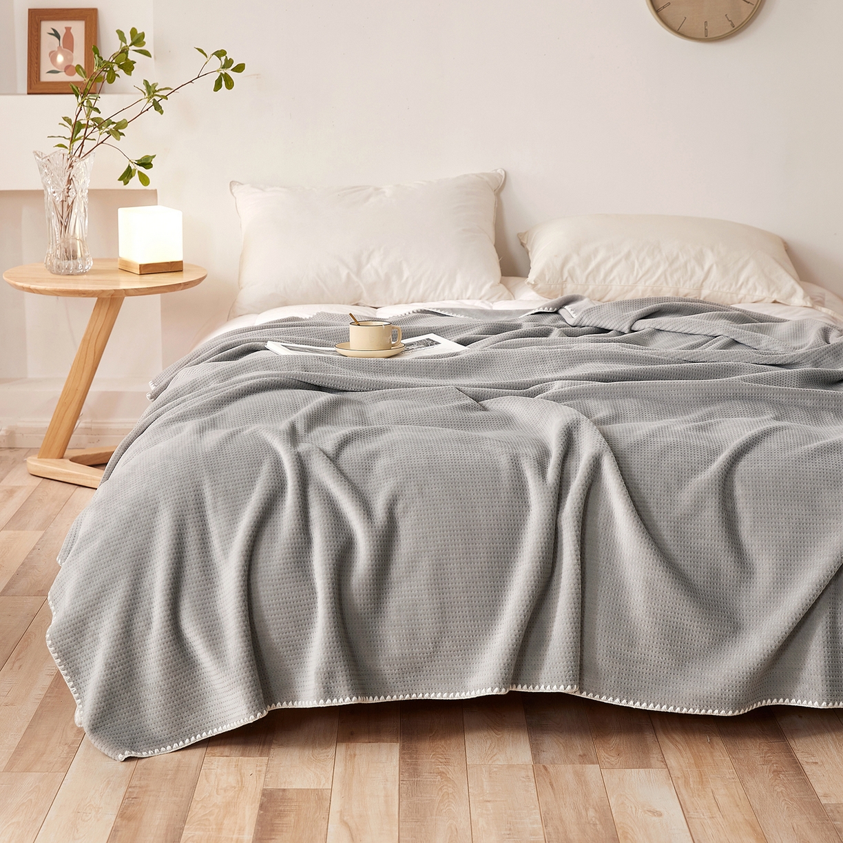 91家纺网 家纺一手货源 找家纺 莱家富 2026新款跨境A类华夫格牛奶绒双面毛毯轻奢休闲盖毯子多功能午睡办公室用毯 灰色