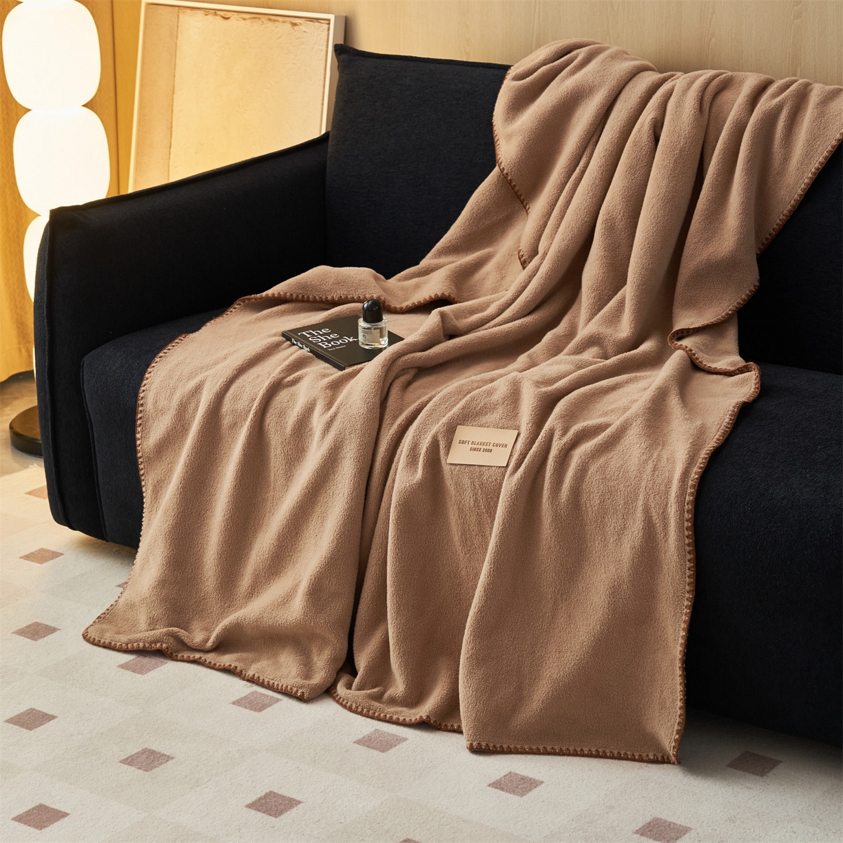 91家纺网 家纺一手货源 找家纺 莱家富 2026新款四季毯羊驼绒三角针边毛毯午睡沙发盖毯空调毯加厚500克双层毯 羊驼绒-卡其